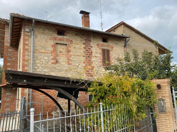casa indipendente in vendita a Castiglione del Lago