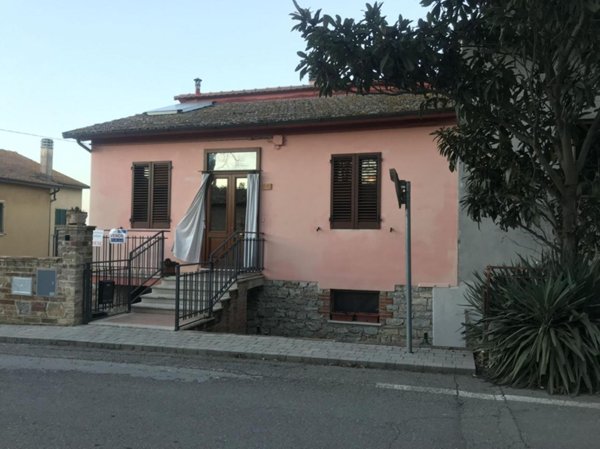 casa indipendente in vendita a Castiglione del Lago in zona Villastrada