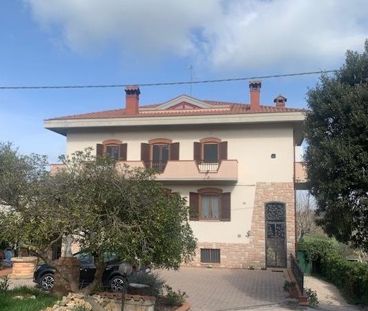 casa indipendente in vendita a Castiglione del Lago in zona Villastrada