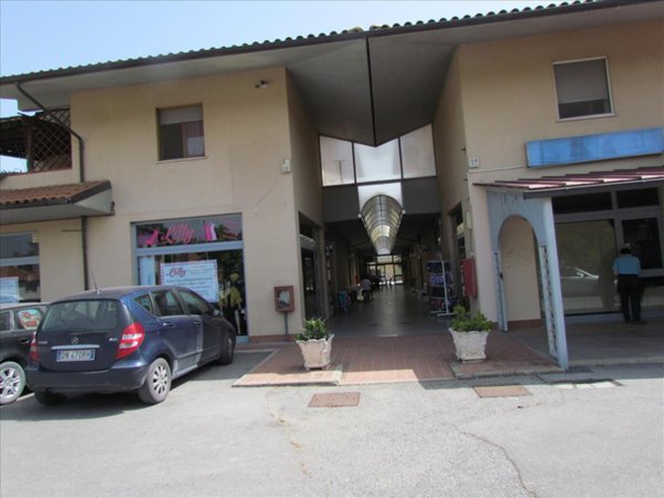 locale commerciale in vendita a Castiglione del Lago