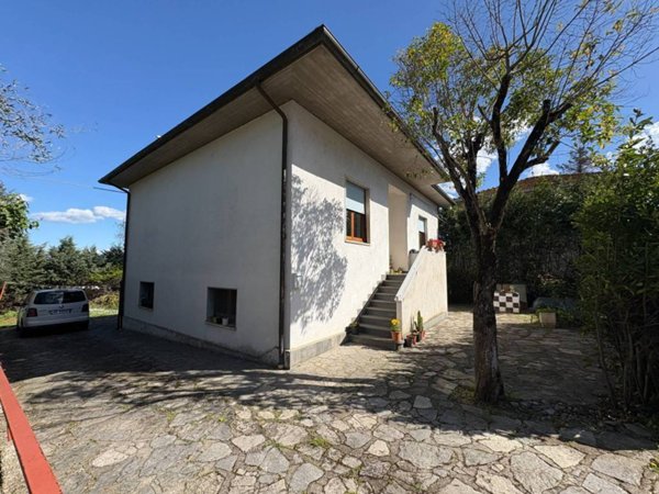 casa indipendente in vendita a Castiglione del Lago