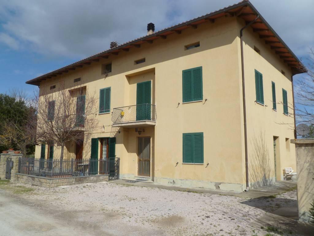 casa indipendente in vendita a Castiglione del Lago in zona Macchie