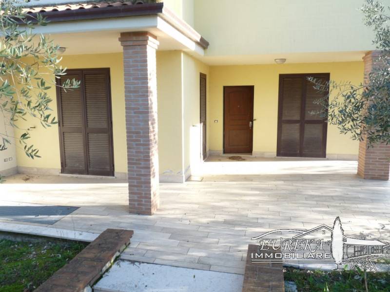 casa indipendente in vendita a Castiglione del Lago
