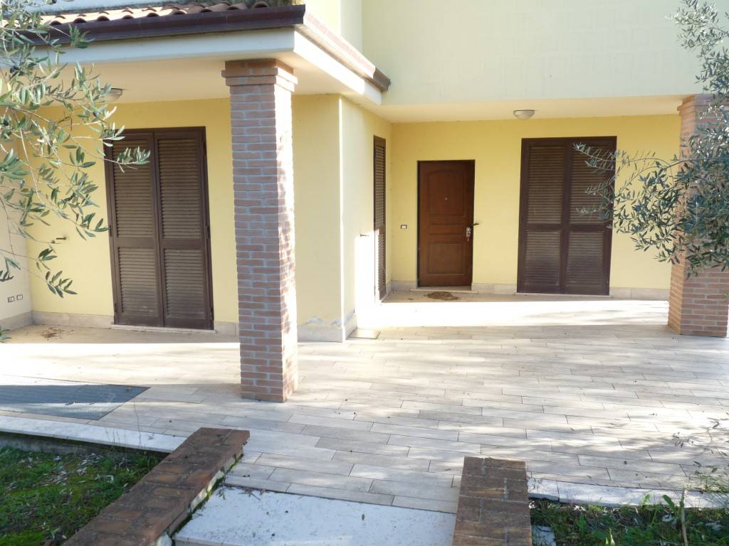 casa indipendente in vendita a Castiglione del Lago