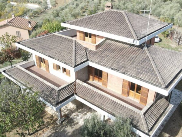 casa indipendente in vendita a Castiglione del Lago