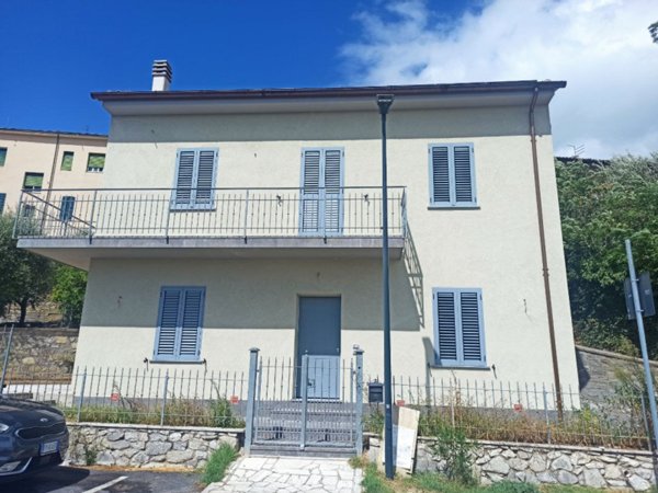 casa indipendente in vendita a Castiglione del Lago