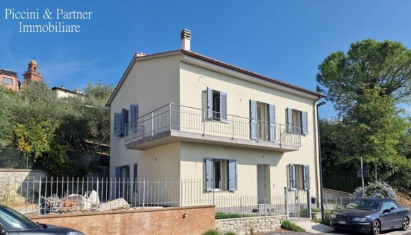 casa indipendente in vendita a Castiglione del Lago