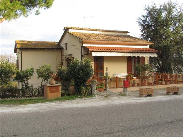 casa indipendente in vendita a Castiglione del Lago