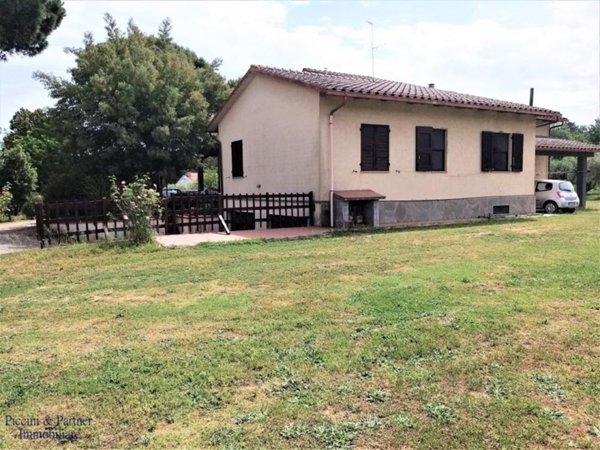 casa indipendente in vendita a Castiglione del Lago