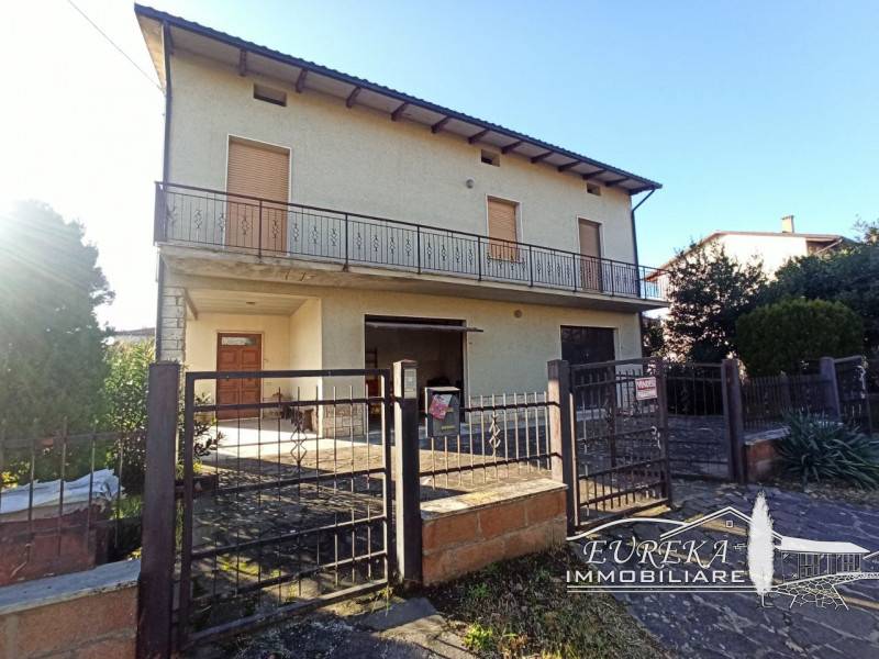casa indipendente in vendita a Castiglione del Lago