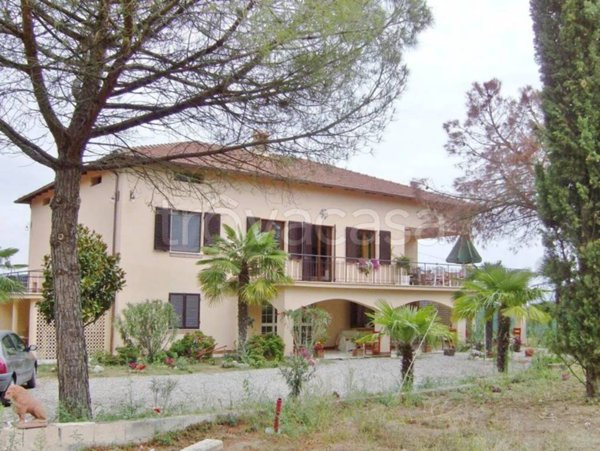 casa indipendente in vendita a Castiglione del Lago