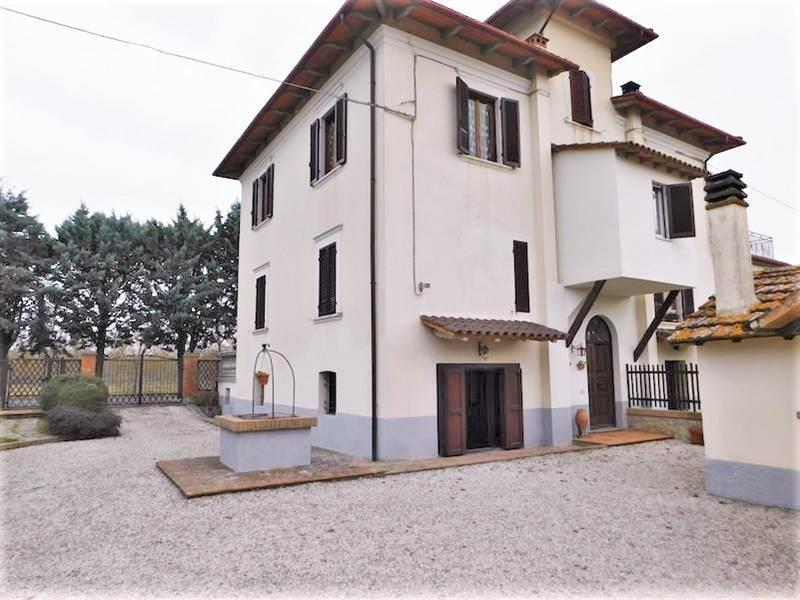 casa indipendente in vendita a Castiglione del Lago