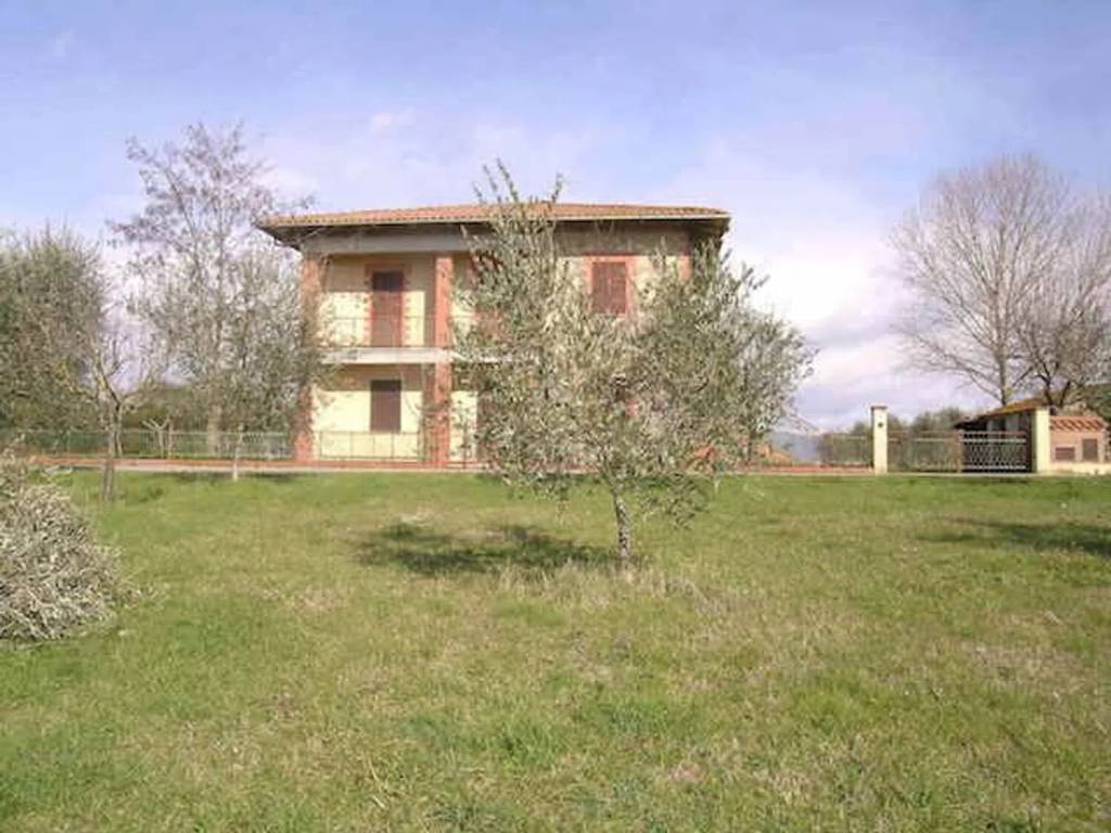 casa indipendente in vendita a Castiglione del Lago in zona Badia