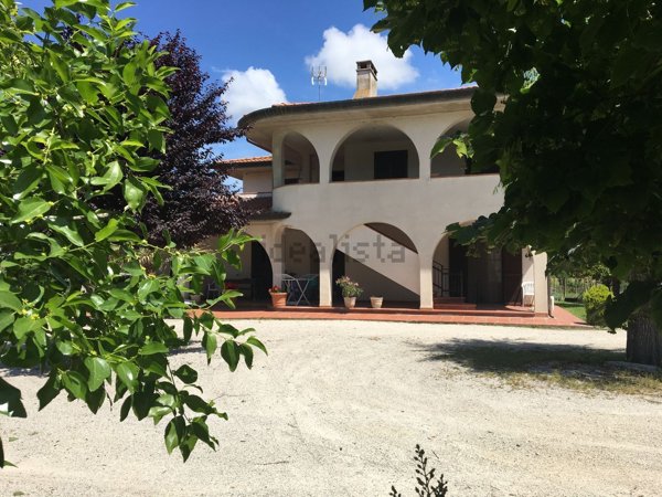 casa indipendente in vendita a Castiglione del Lago