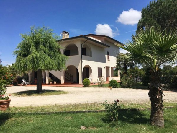 casa indipendente in vendita a Castiglione del Lago