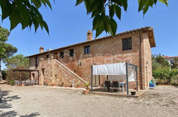 casa indipendente in vendita a Castiglione del Lago