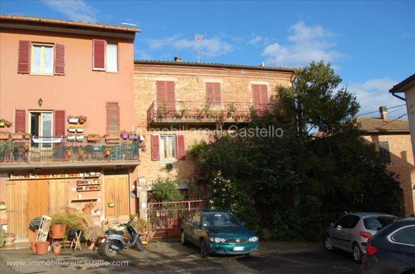 casa semindipendente in vendita a Castiglione del Lago in zona Casamaggiore