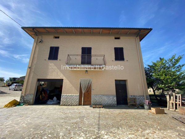 casa indipendente in vendita a Castiglione del Lago in zona Gioiella