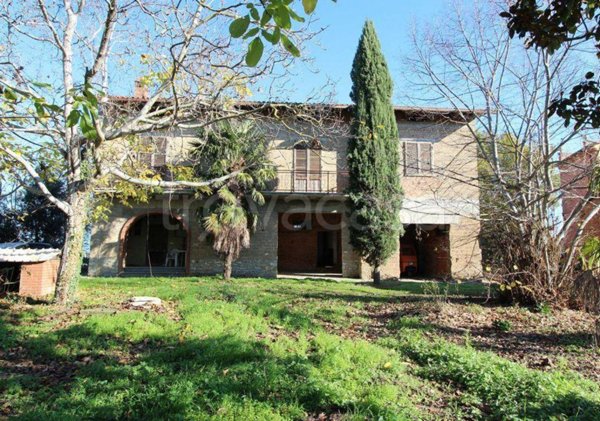 casa indipendente in vendita a Castiglione del Lago