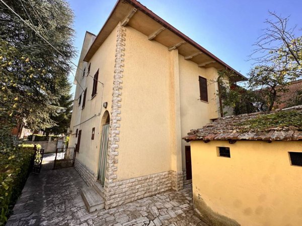 casa indipendente in vendita a Castiglione del Lago