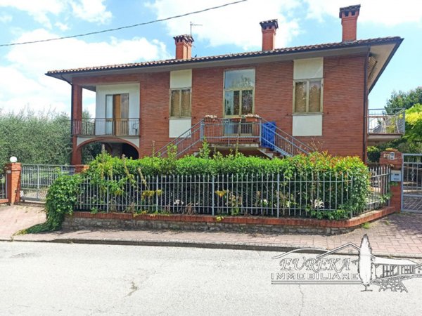 casa indipendente in vendita a Castiglione del Lago