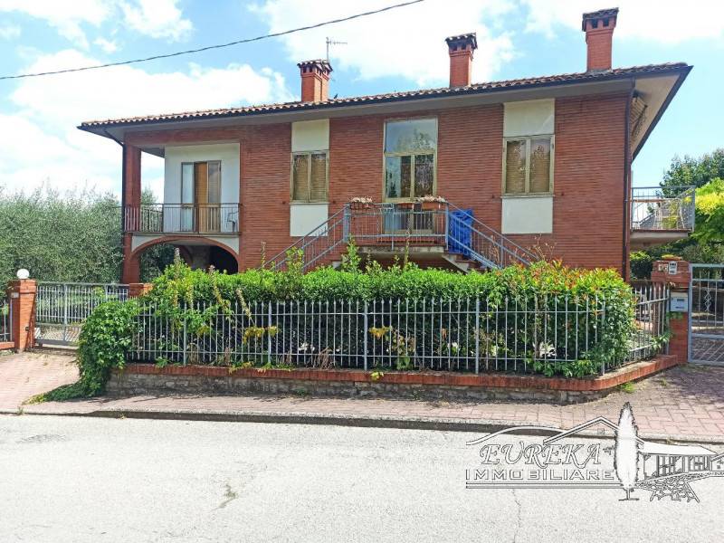 casa indipendente in vendita a Castiglione del Lago