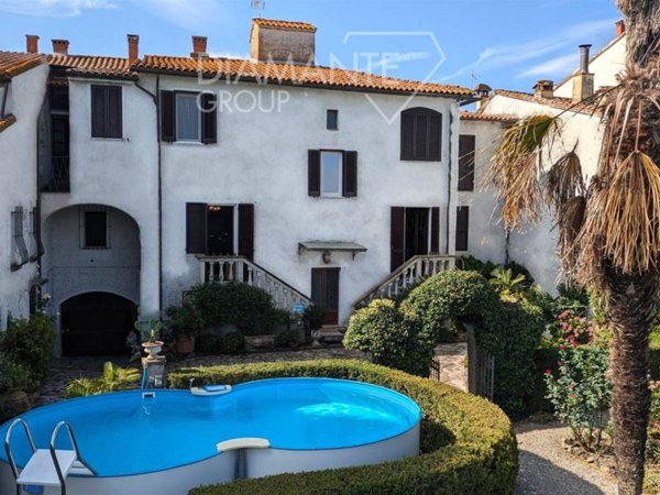 casa indipendente in vendita a Castiglione del Lago