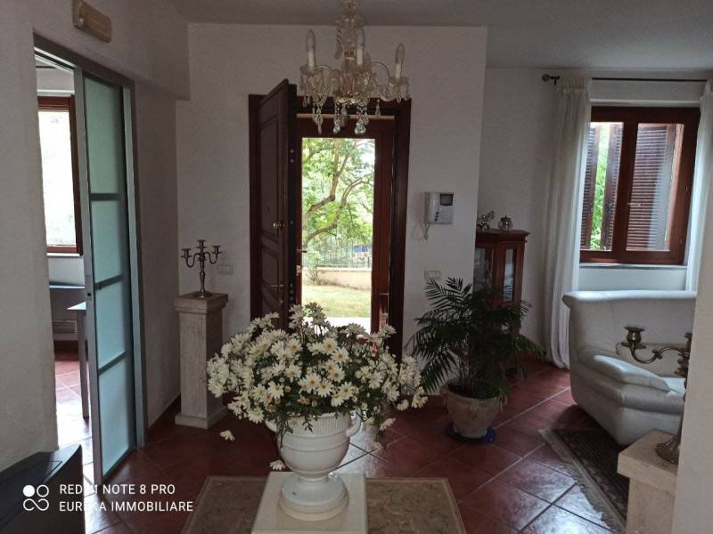 casa indipendente in vendita a Castiglione del Lago in zona Porto