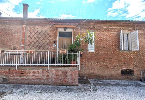 casa indipendente in vendita a Castiglione del Lago in zona Petrignano del Lago