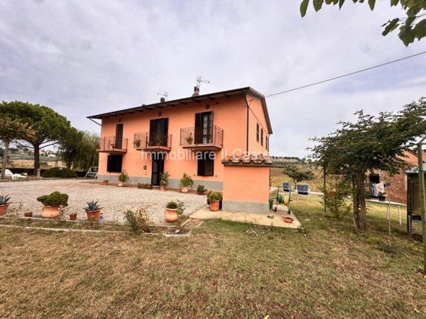 casa indipendente in vendita a Castiglione del Lago in zona Villastrada