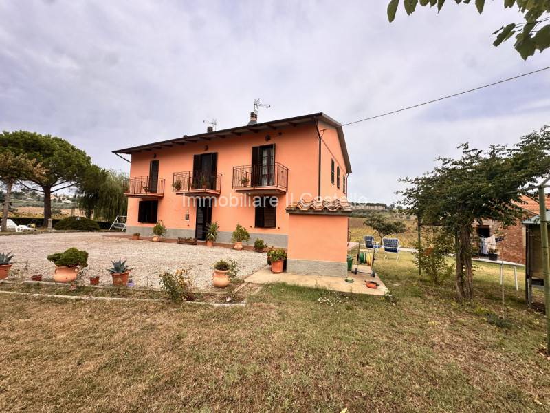casa indipendente in vendita a Castiglione del Lago in zona Villastrada
