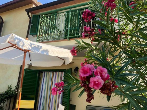 casa indipendente in vendita a Castiglione del Lago in zona Badia