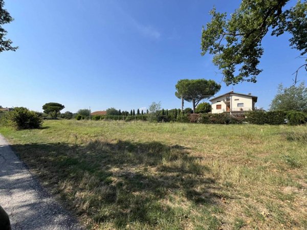 locale commerciale in vendita a Castiglione del Lago