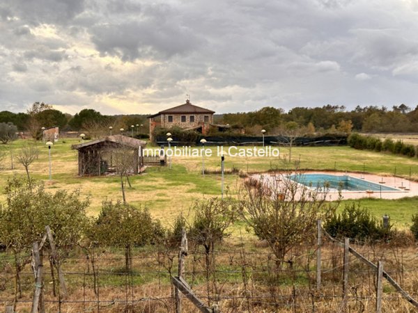 casa indipendente in vendita a Castiglione del Lago in zona Piana