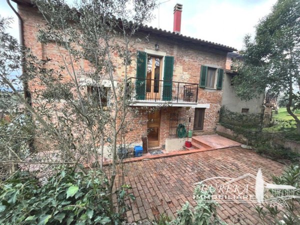 casa semindipendente in vendita a Castiglione del Lago in zona Gioiella
