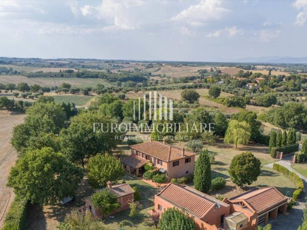 casa indipendente in vendita a Castiglione del Lago