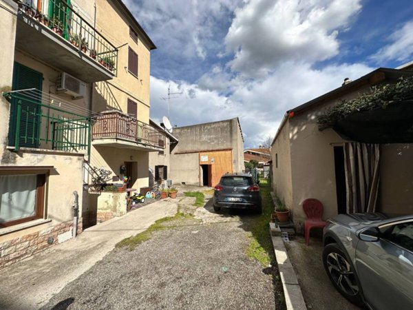 casa indipendente in vendita a Castiglione del Lago in zona Panicarola