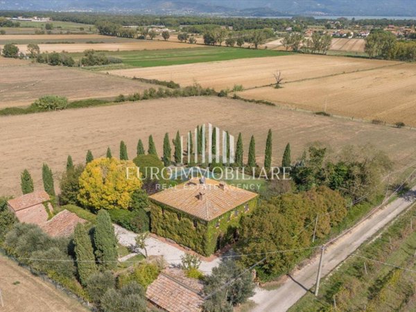 casa indipendente in vendita a Castiglione del Lago