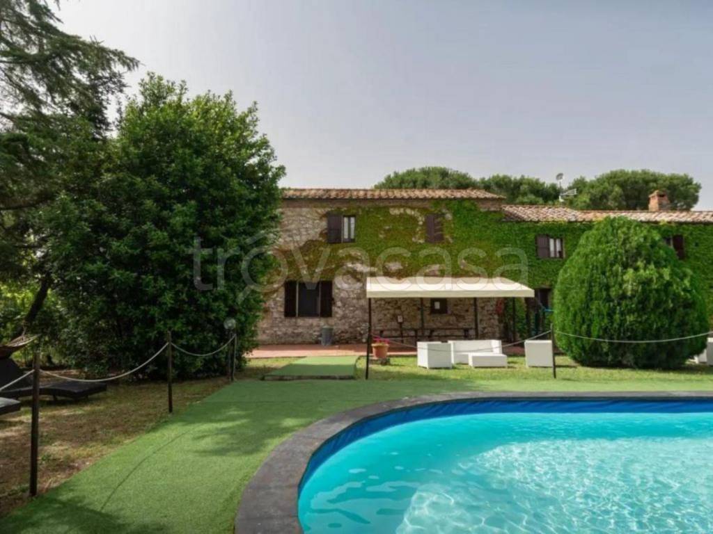 casa indipendente in vendita a Castiglione del Lago