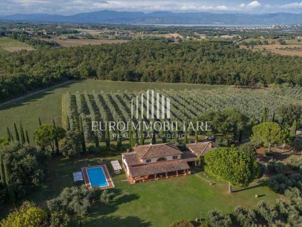 casa indipendente in vendita a Castiglione del Lago in zona Badia