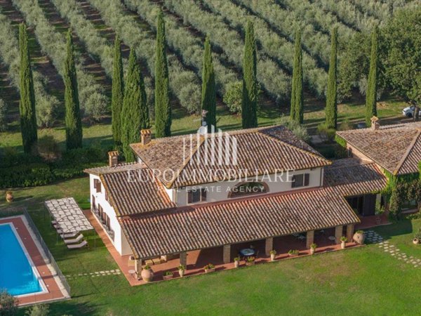 casa indipendente in vendita a Castiglione del Lago in zona Badia