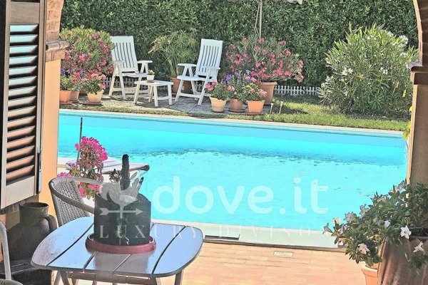casa indipendente in vendita a Castiglione del Lago in zona Gioiella