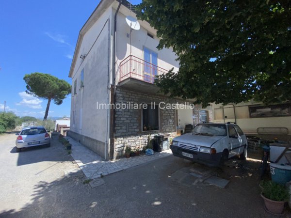 casa indipendente in vendita a Castiglione del Lago