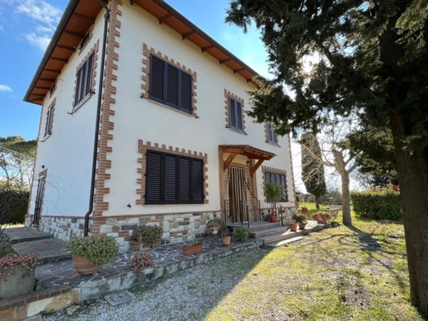 casa indipendente in vendita a Castiglione del Lago