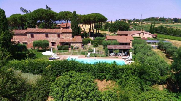 ufficio in vendita a Castiglione del Lago in zona Villastrada