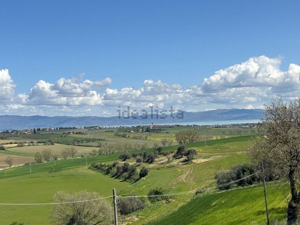 casa indipendente in vendita a Castiglione del Lago