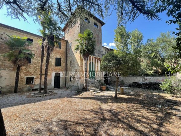casa indipendente in vendita a Castiglione del Lago