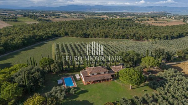 casa indipendente in vendita a Castiglione del Lago