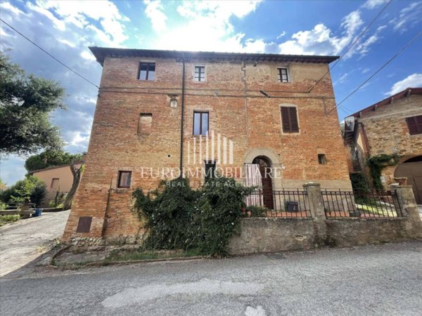 casa indipendente in vendita a Castiglione del Lago