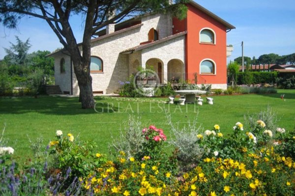 casa indipendente in vendita a Castiglione del Lago